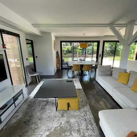 Villa Spacieuse, Haut De Gamme, Avec Piscine Chauffee, Proche Plage & Jardin Arbore - Fr-1-413-244 *