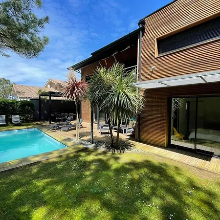 Spacieuse, Haut De Gamme, Avec Piscine Chauffee, Proche Plage & Jardin Arbore - Fr-1-413-244 Villa